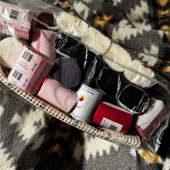 Floral Patterned Rug - Black, White, Pink - Picture 5 of 7